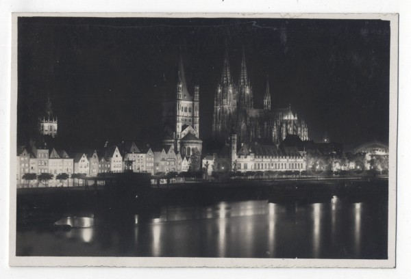 Ночная панорама Кёльна со стороны Рейна